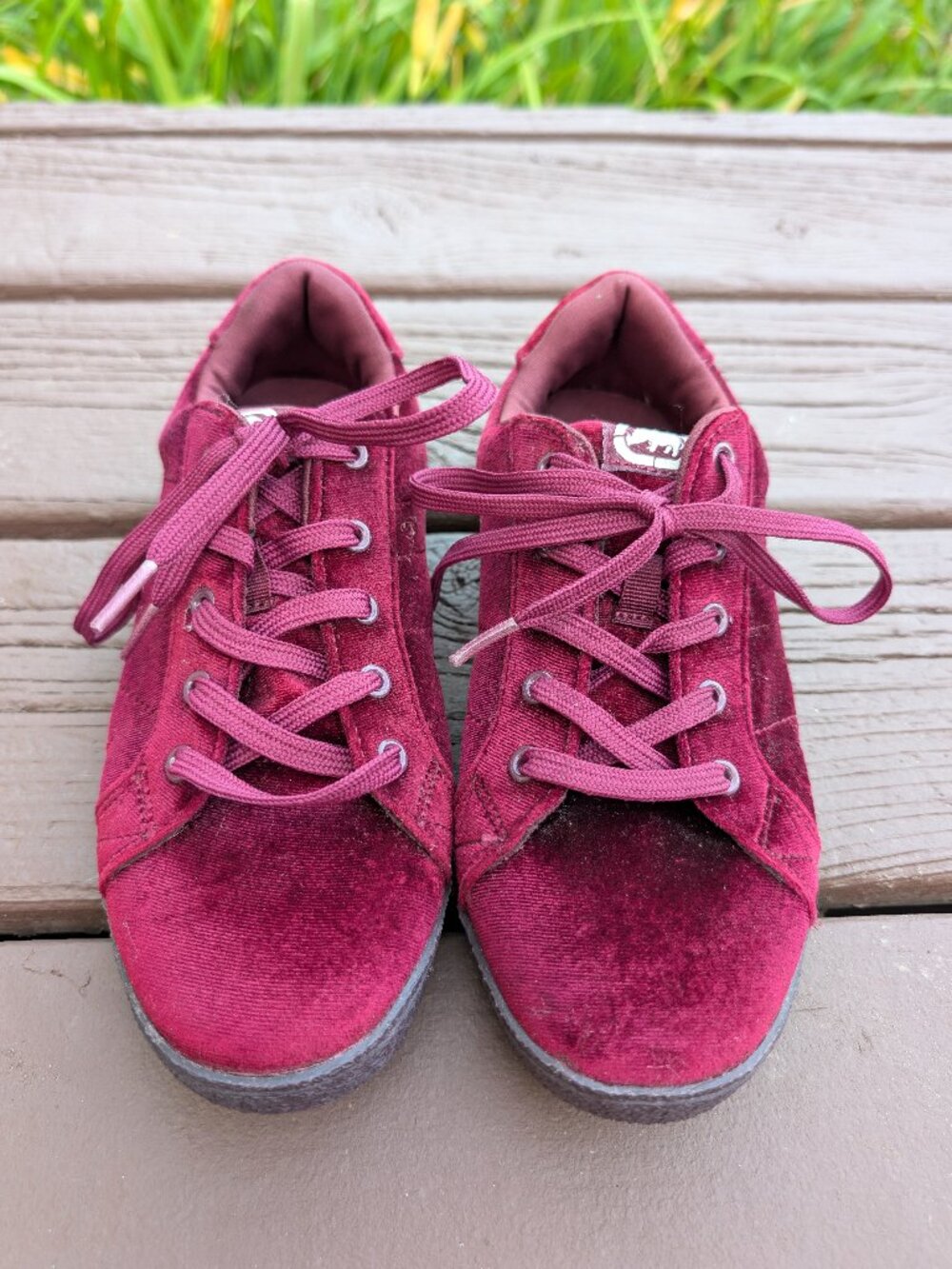 Wine Red Maroon Velvet Low Top Lace-Up Sneakers Ecko Unltd - Women's Size 4 Y2K